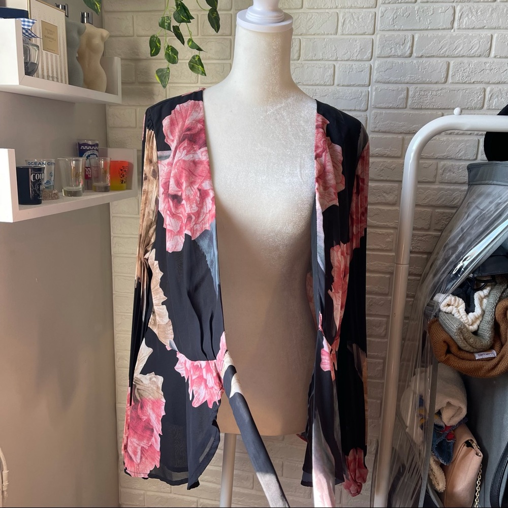 Floral Top - Picture 5 of 5
